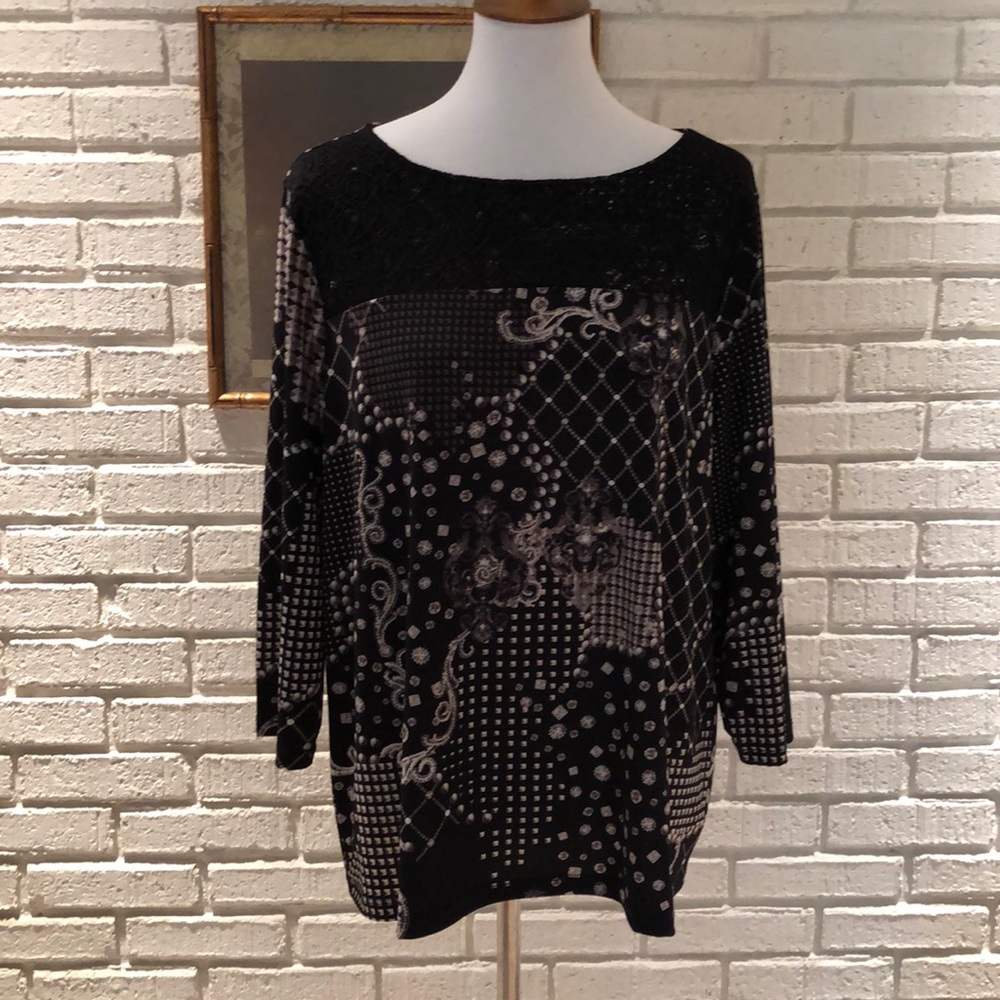Gorgeous Chico’s Black Print Top NWOT Size 3